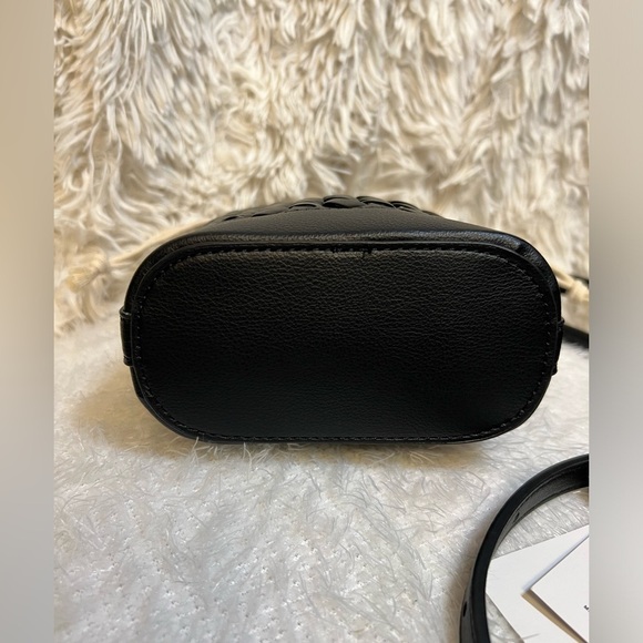 🖤🖤NWT- ADORABLE BLACK WOVEN BUCKET CROSSBODY W/ INTERIOR DRAWSTRING BAG🖤🖤 - Picture 9 of 14